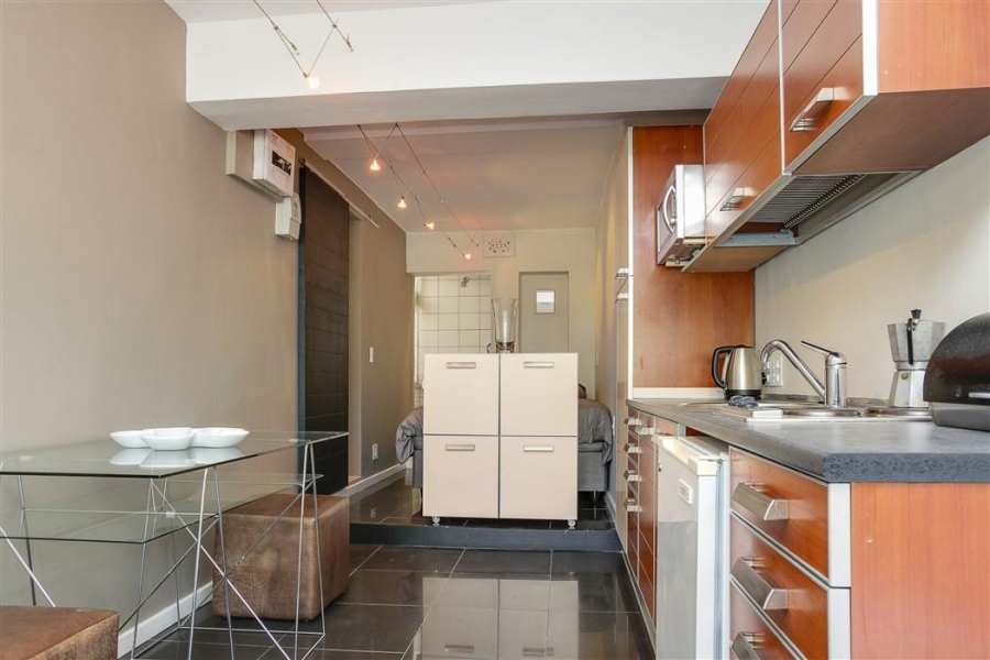 To Let 1 Bedroom Property for Rent in Vredehoek Western Cape